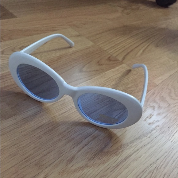 Rounded vintage white frames with blue lenses - Picture 5 of 6